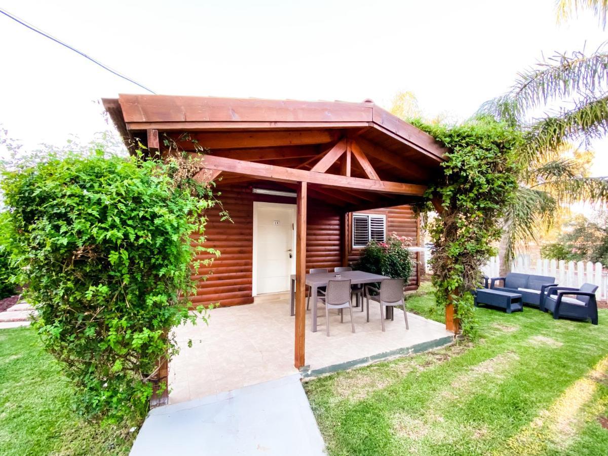 Etzel Tami Hospitality Hotel Neot Golan Exterior foto