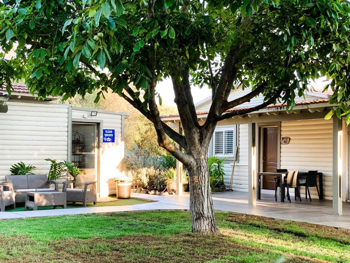 Etzel Tami Hospitality Hotel Neot Golan Exterior foto