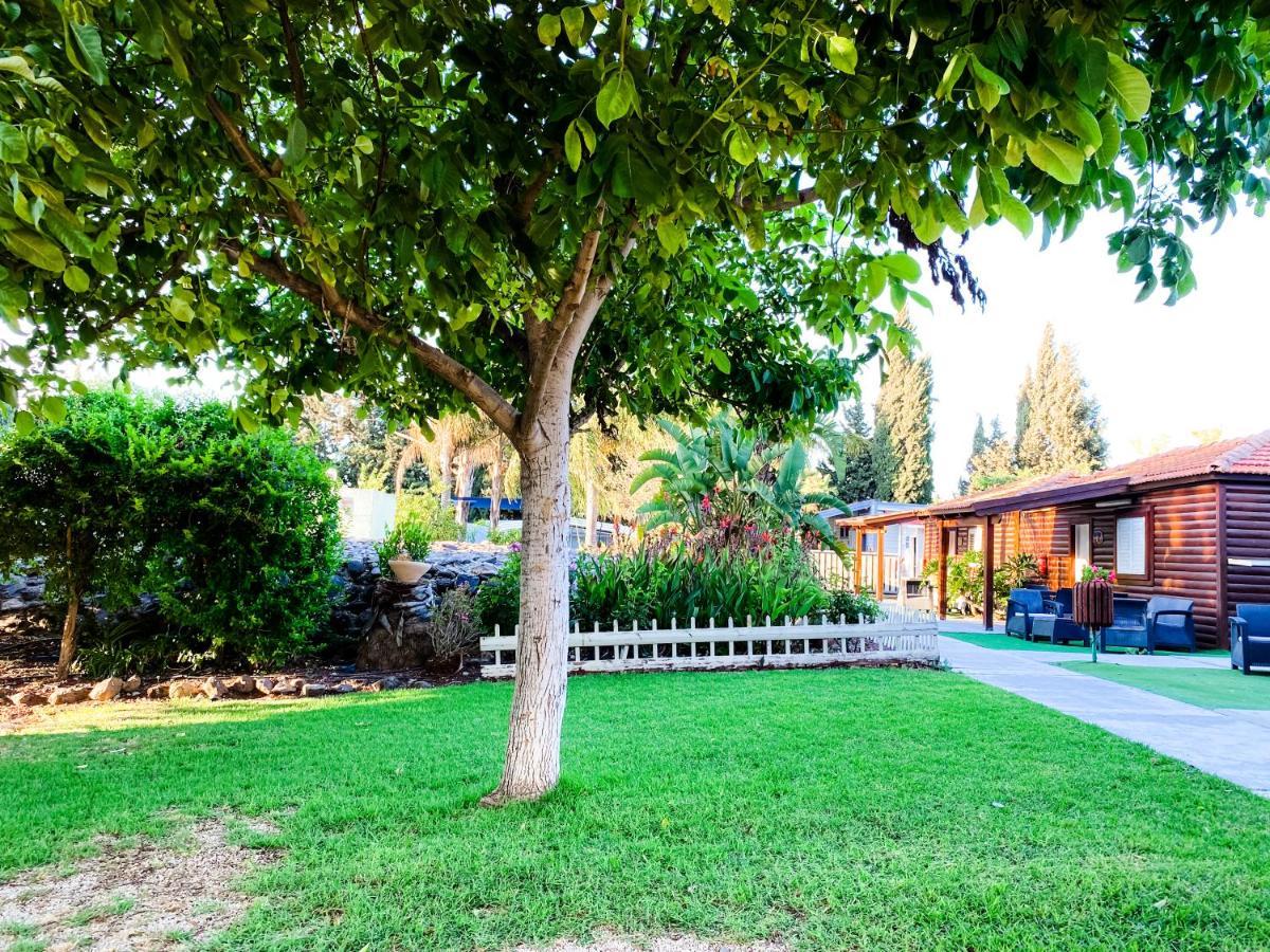 Etzel Tami Hospitality Hotel Neot Golan Exterior foto
