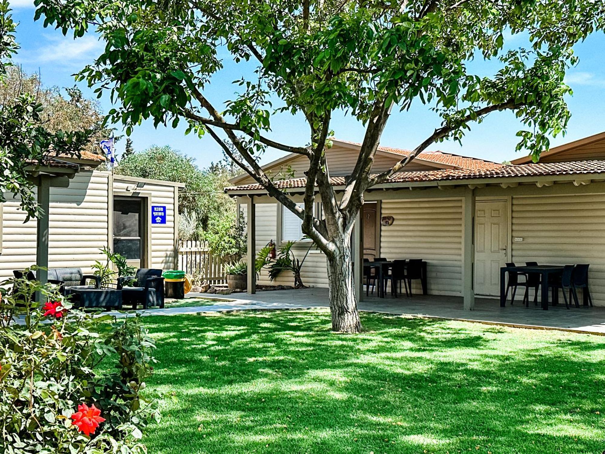 Etzel Tami Hospitality Hotel Neot Golan Exterior foto
