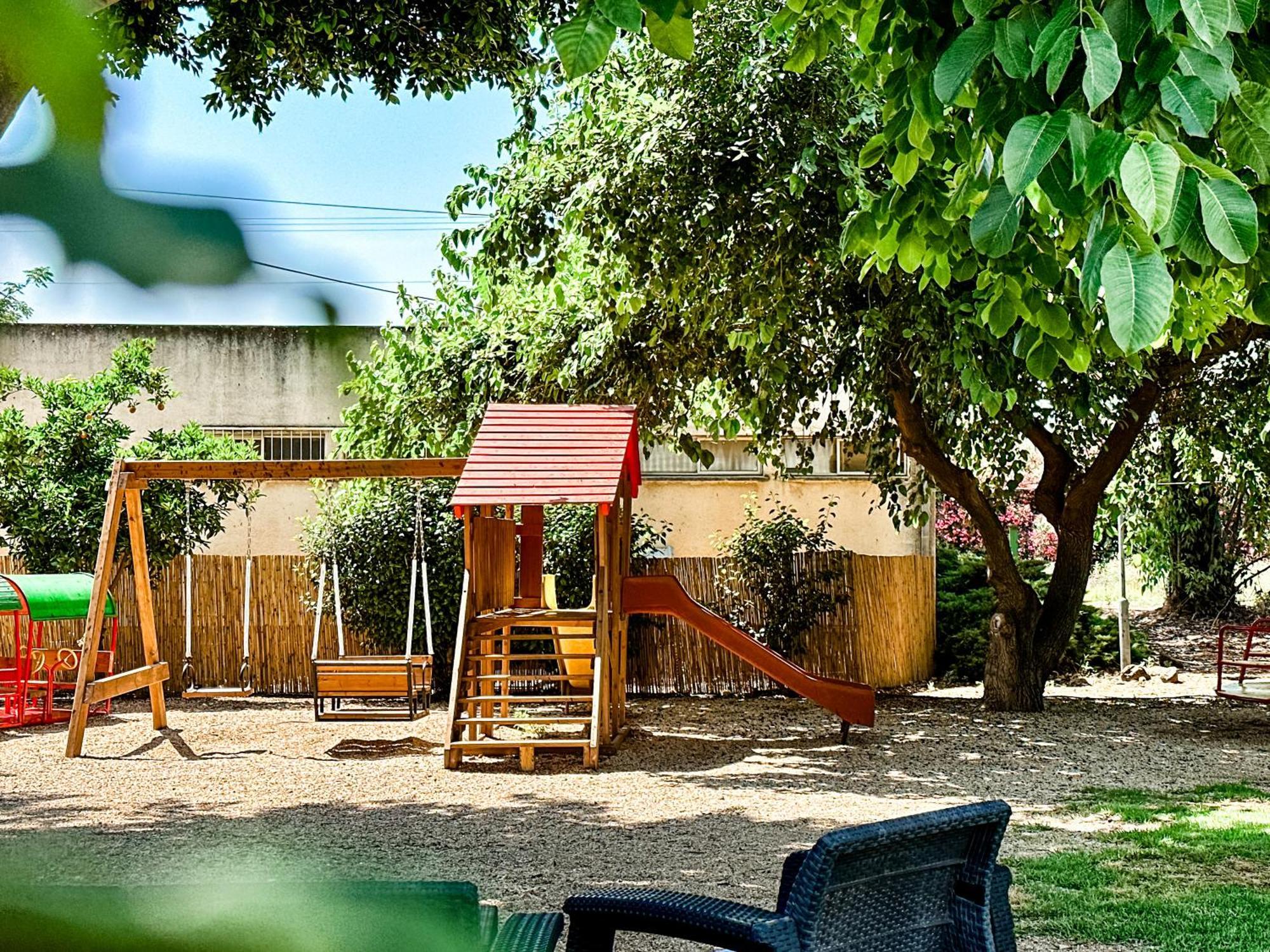 Etzel Tami Hospitality Hotel Neot Golan Exterior foto