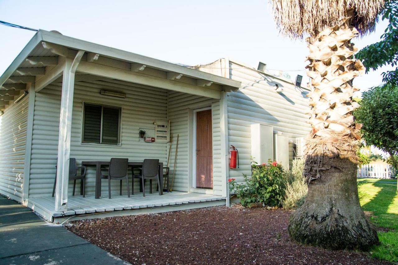 Etzel Tami Hospitality Hotel Neot Golan Exterior foto