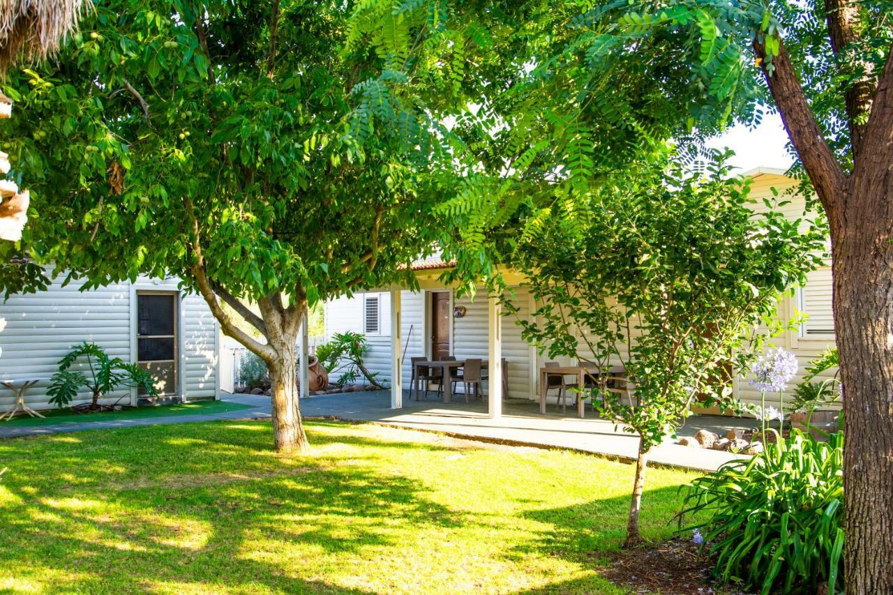 Etzel Tami Hospitality Hotel Neot Golan Exterior foto